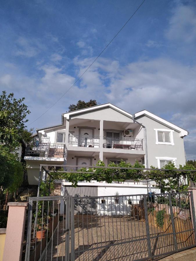 Aparttoni Dobra Voda Exterior photo